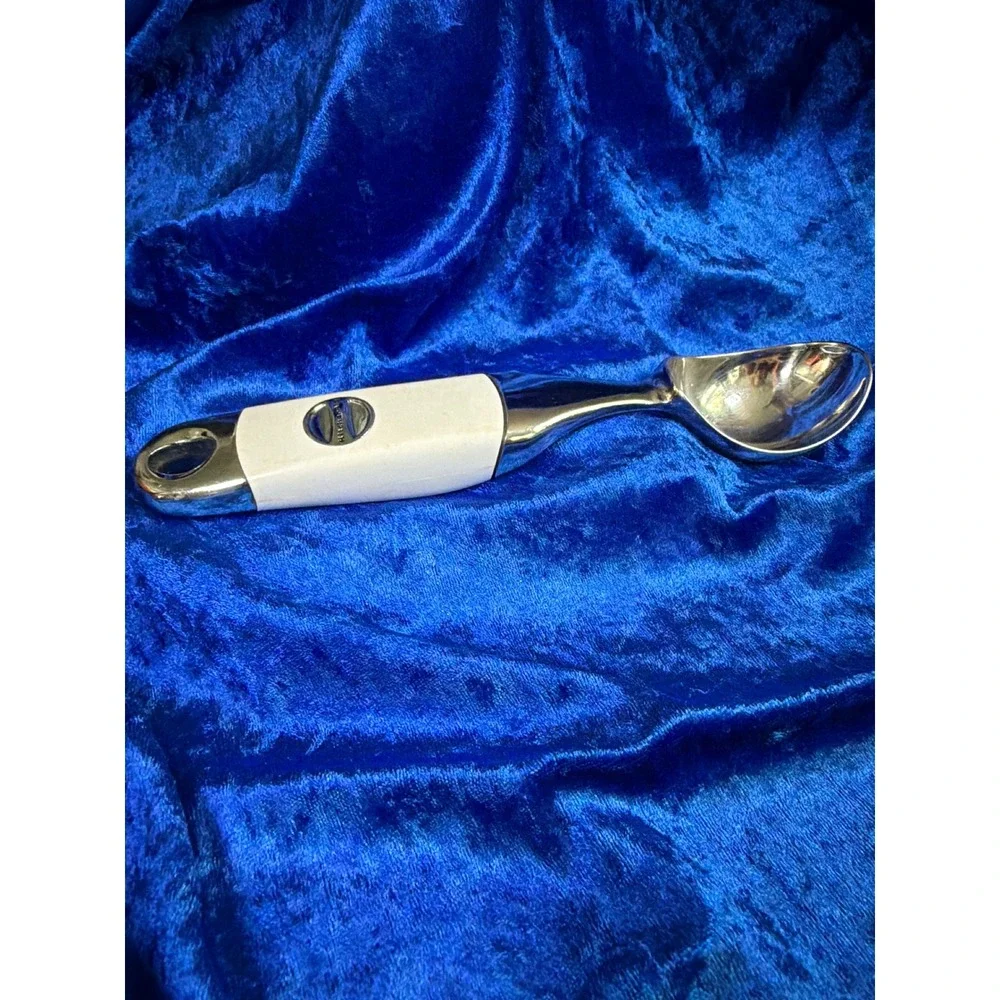 KitchenAid Ice Cream Scoop White Ergonomic Handle Zinc Alloy‎ Head 8.5 Inch Cute
